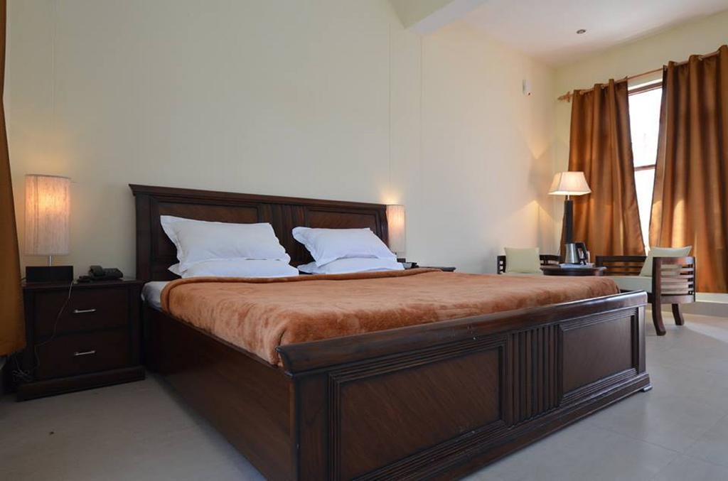 Hotel Deodar Villa Dharamshala Room photo